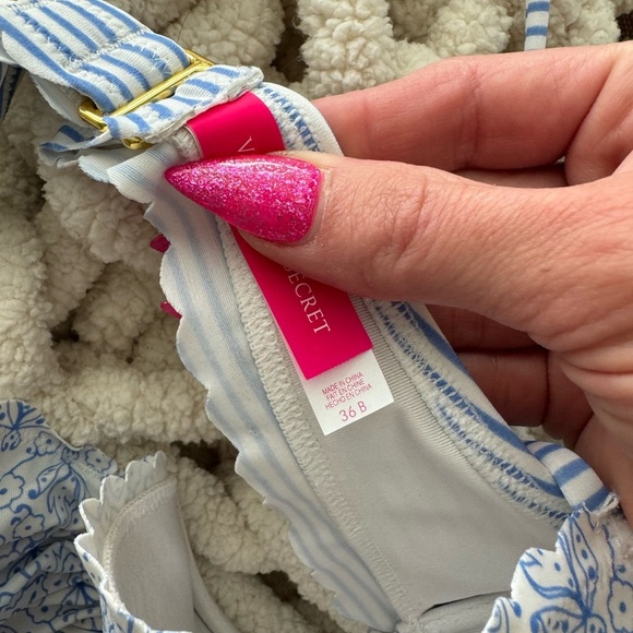 Victorias Secret scalloped edge bikini - Picture 7 of 7